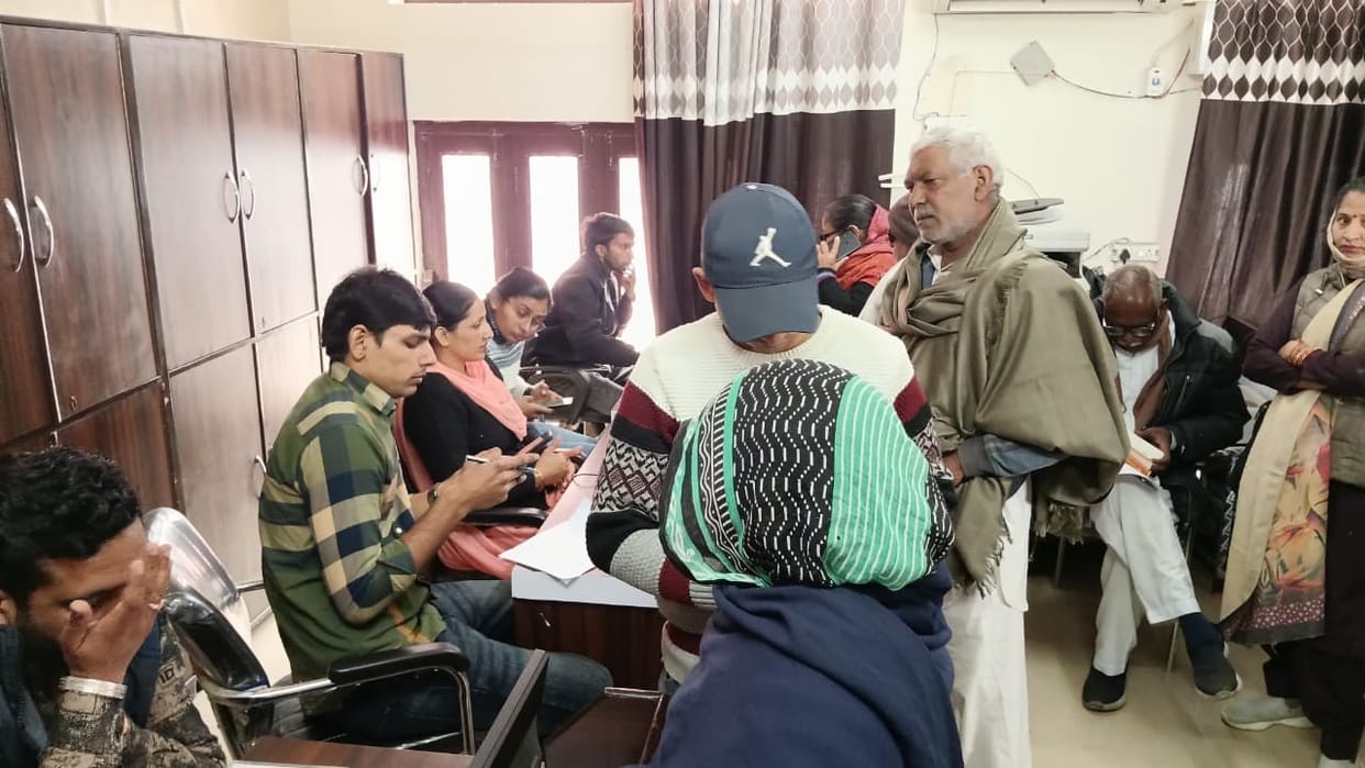 Elderly people came with the problem of pension being stopped, the employees could not tell the reason for the stoppage