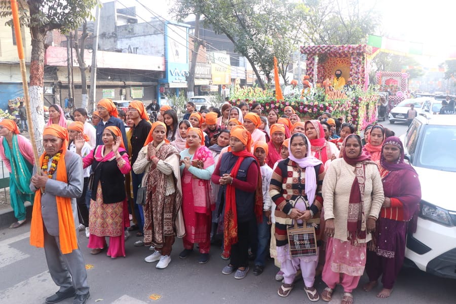 The city was immersed in devotion, and the tableaux became the main attraction
