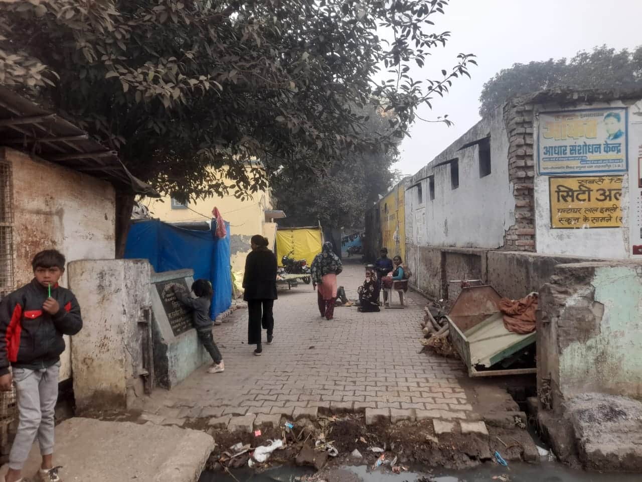 टाउनहॉल हॉकी मैदान शॉपिंग कांप्लेक्स के स्थान पर लोगों ने कर रखा अतिक्रमण। संवाद