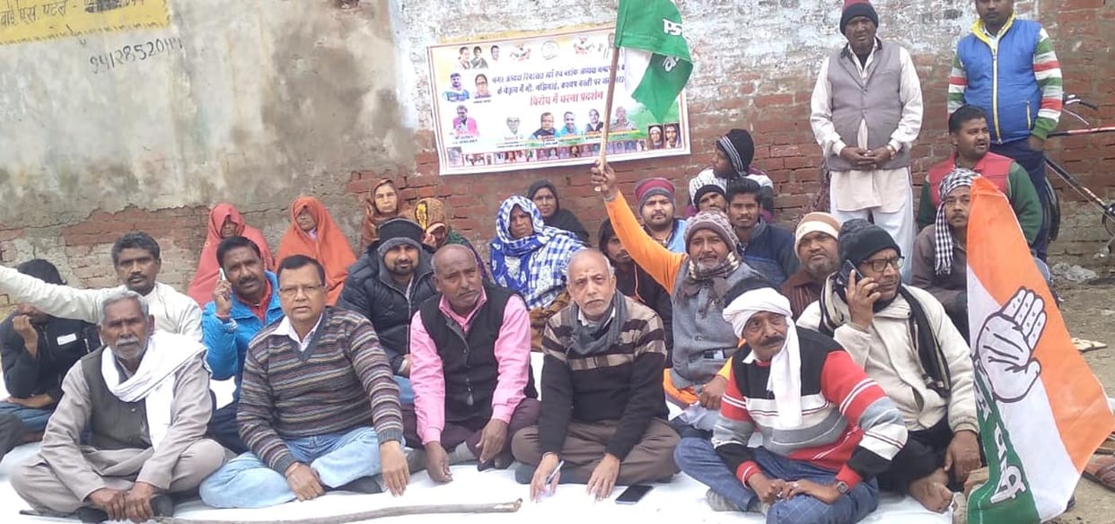 Congress workers staged a protest in the Nazhiyayi neighborhood against waterlogging.