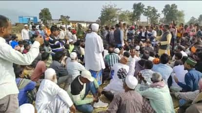 Latehar: Villagers protest against NTPC works in Latehar, tension escalates as machines arrive in Ete village