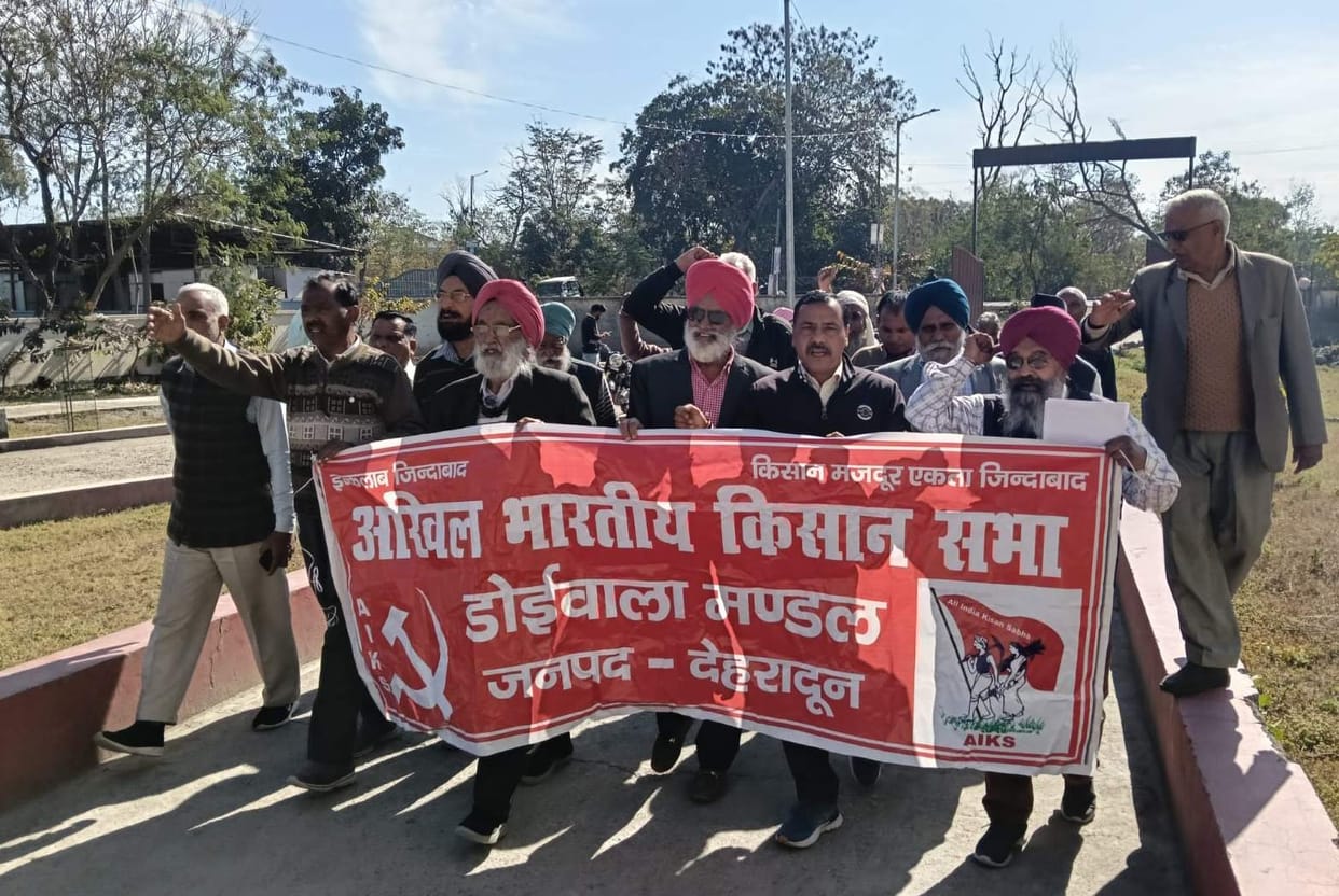 Farmers protested for the construction of an underpass.