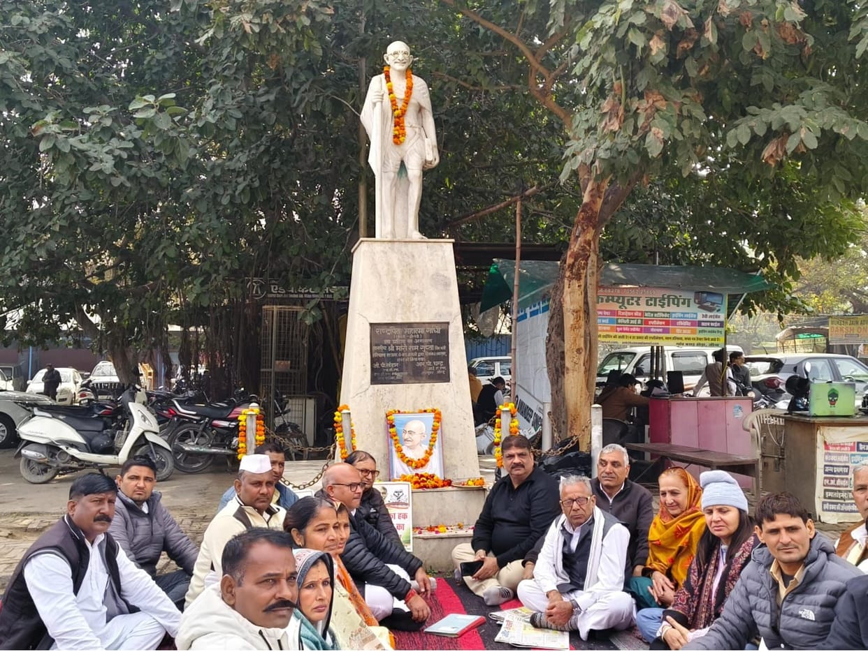 Congress workers observed a fast on Mahatma Gandhi's death anniversary.