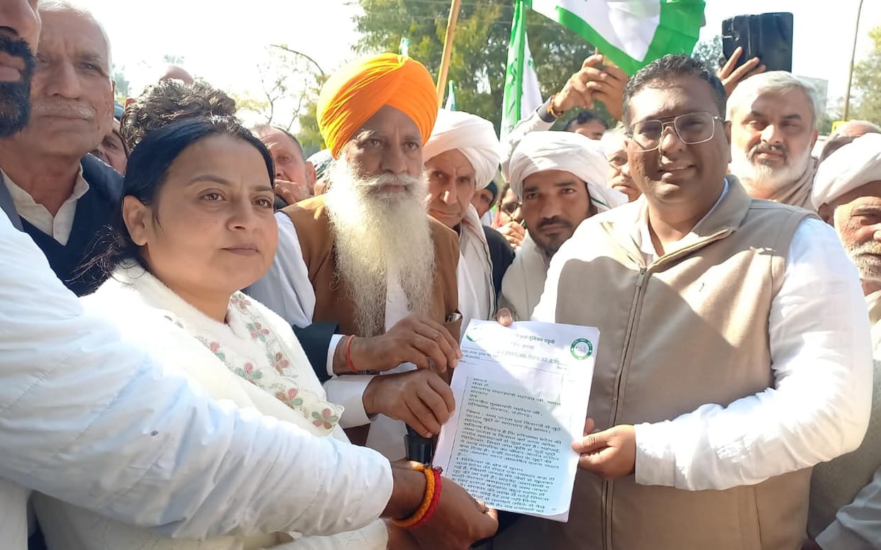 Farmers protested, demanding a CBI investigation into the paddy scam.