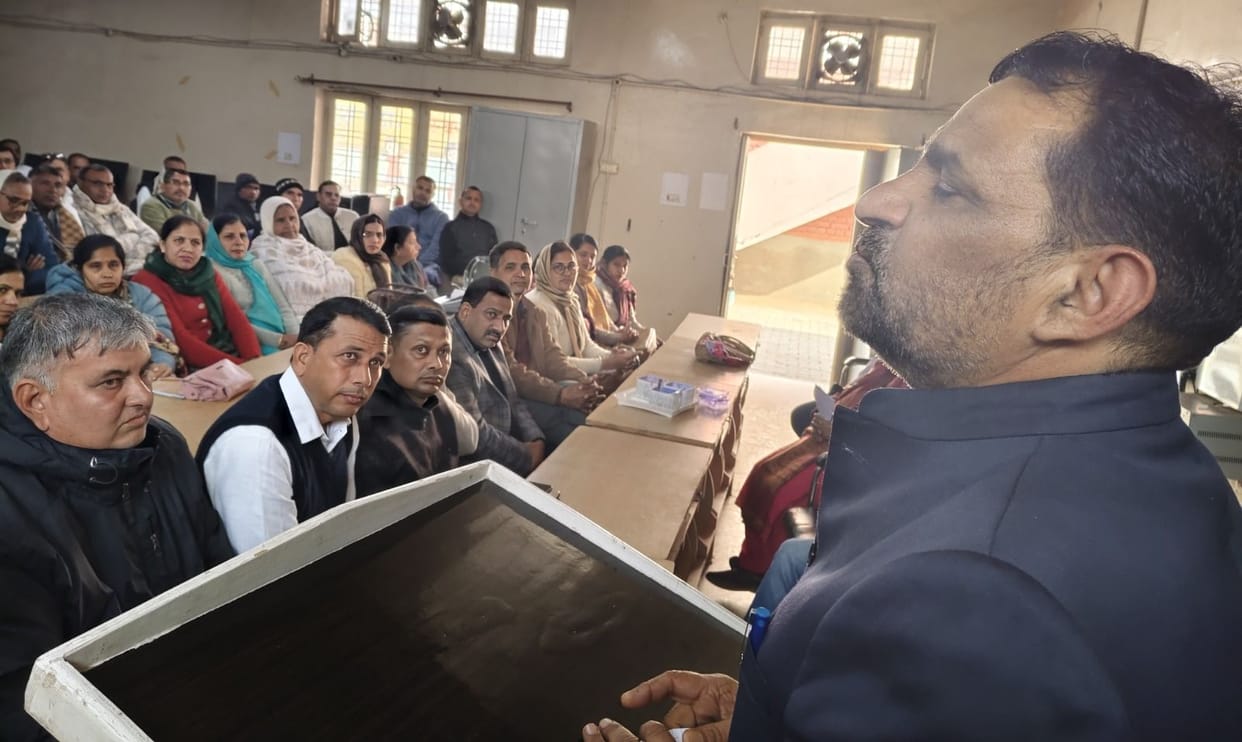 A review meeting of heads of departments was held under the Nipun Haryana Mission.