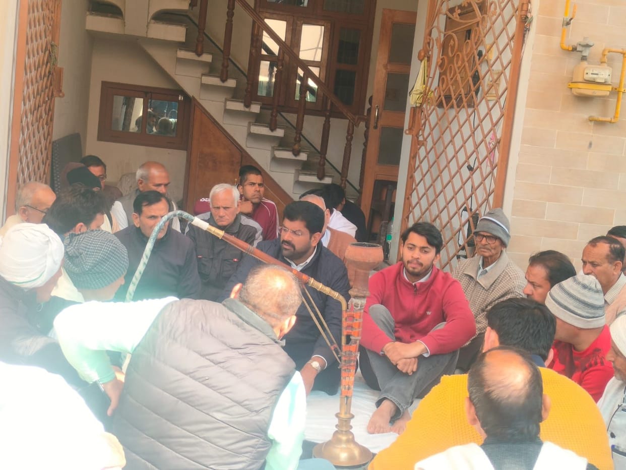 Former Deputy Chief Minister Dushyant Chautala consoled the bereaved family.