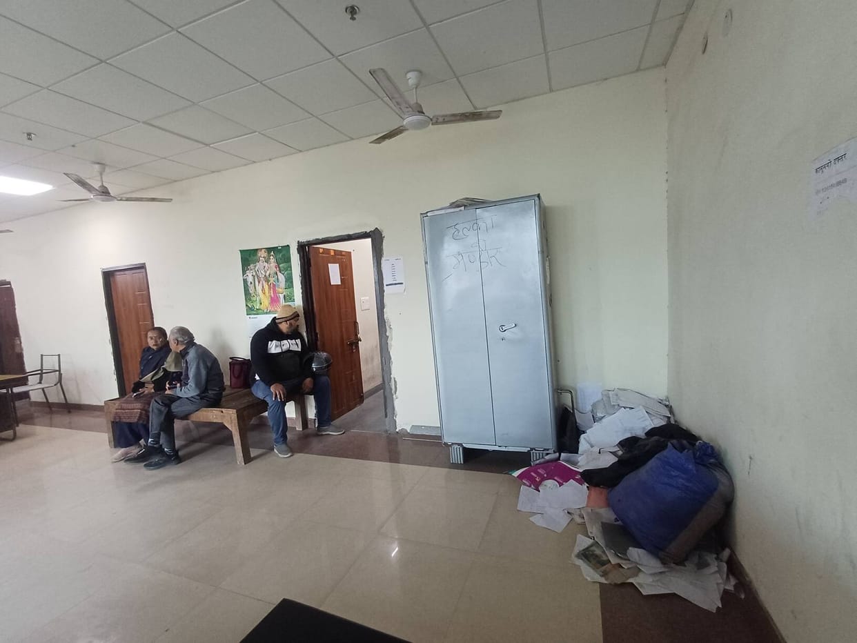 Neither rack nor cupboard, important documents are kept on the floor