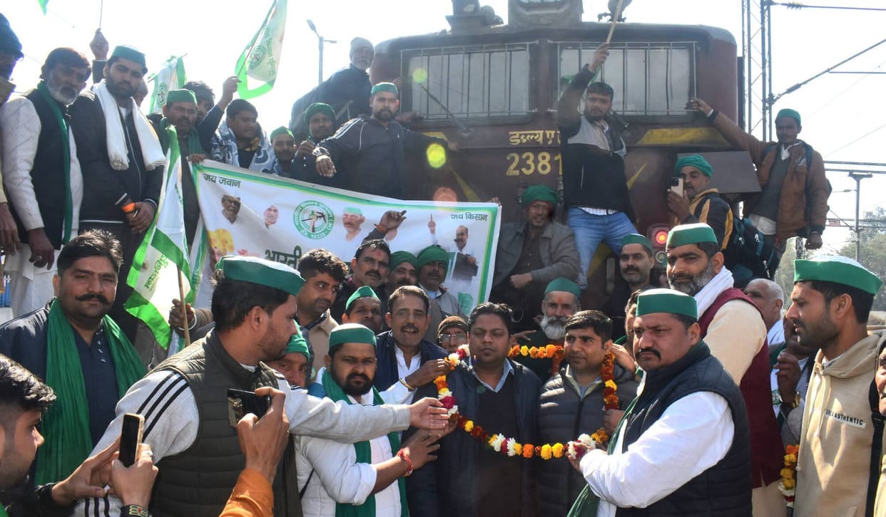 Kisan special train reached Meerut from Prayagraj, slogans of solidarity were raised.