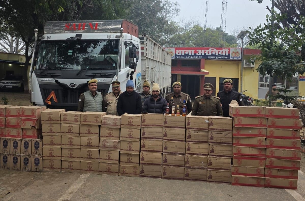 Two smugglers from Punjab arrested with liquor worth Rs 50 lakh