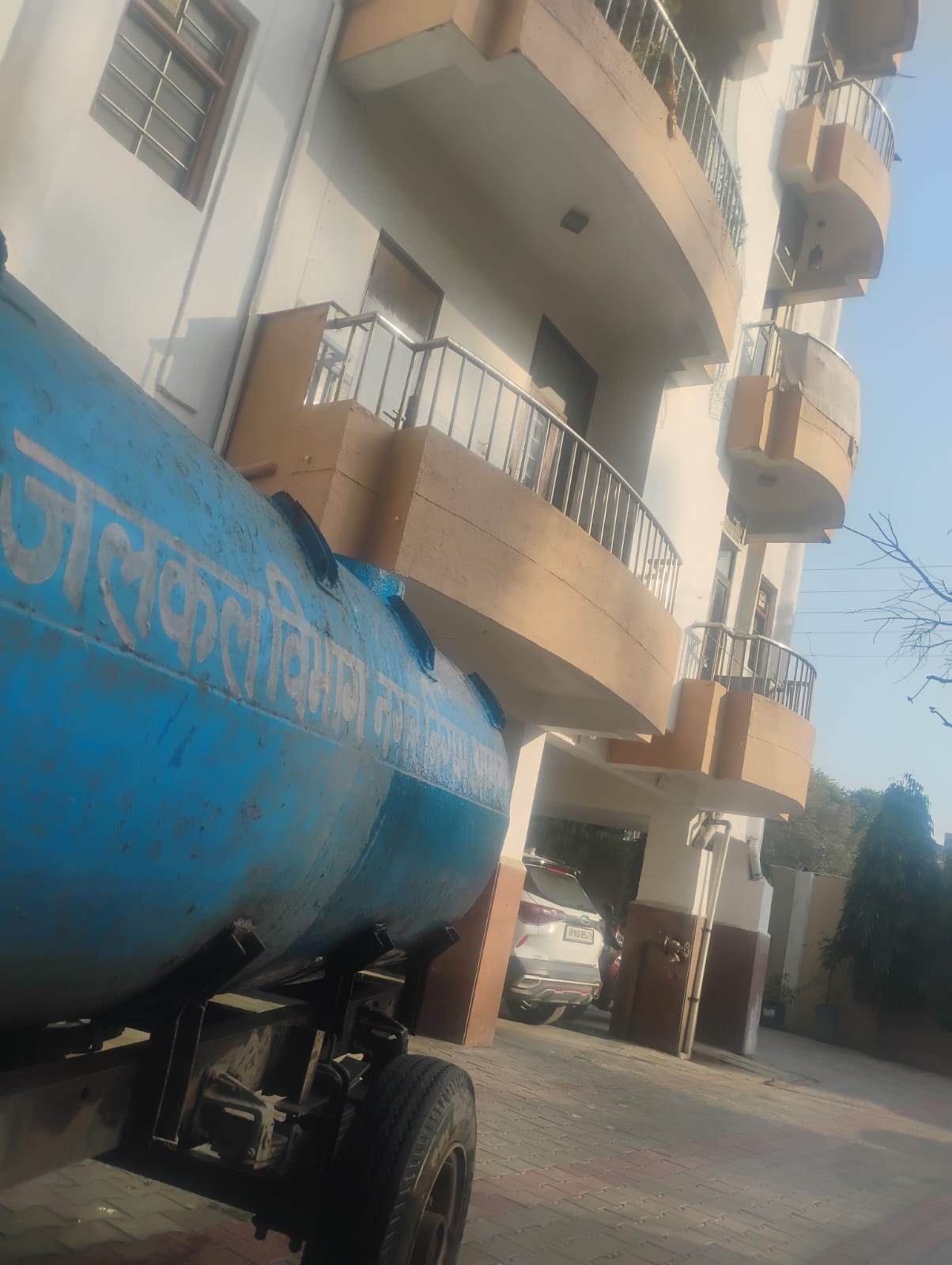 Thousands of people yearned for every drop of water, water was filled by calling tankers.