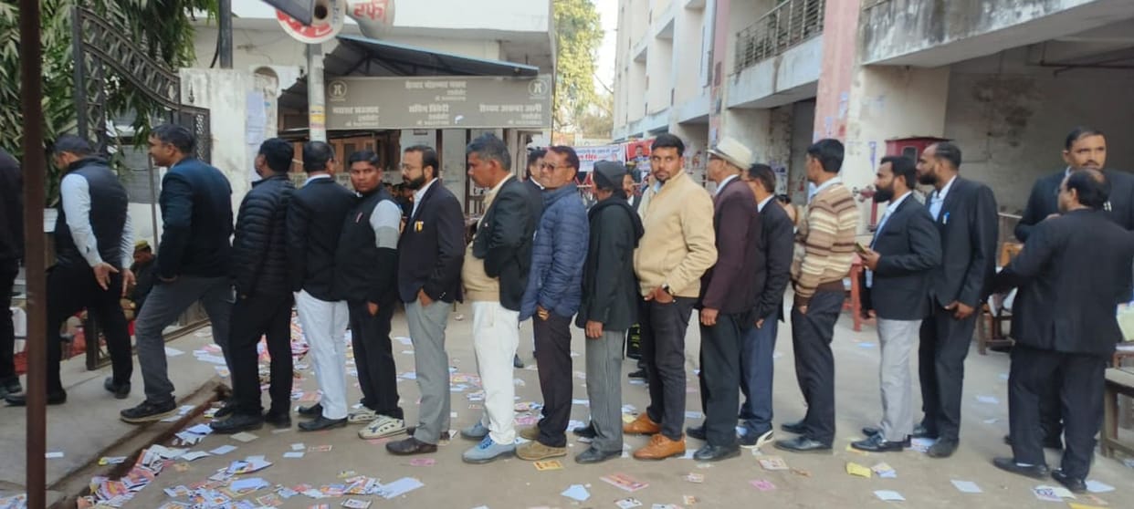 Advocates showed enthusiasm, 1083 votes were cast on the first day.