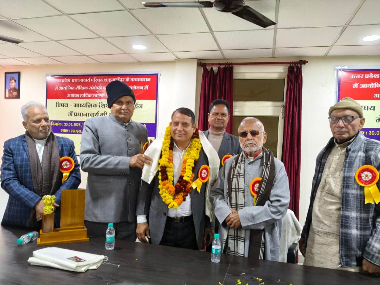 एसएस लॉ कॉलेज में जिलाध्यक्ष अमीर सिंह का स्वागत करते प्रधानाचार्य परिषद के पूर्व अध्यक्ष डॉ.कक