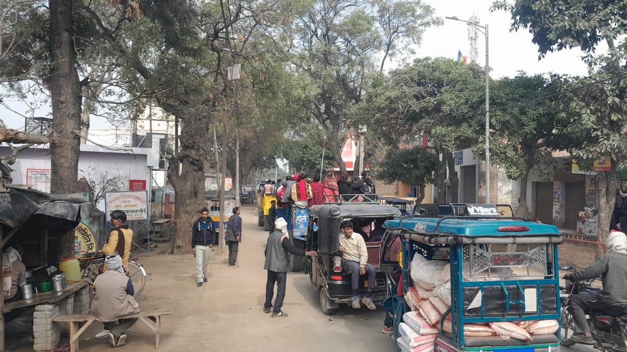 Traffic jam due to vehicles of devotees