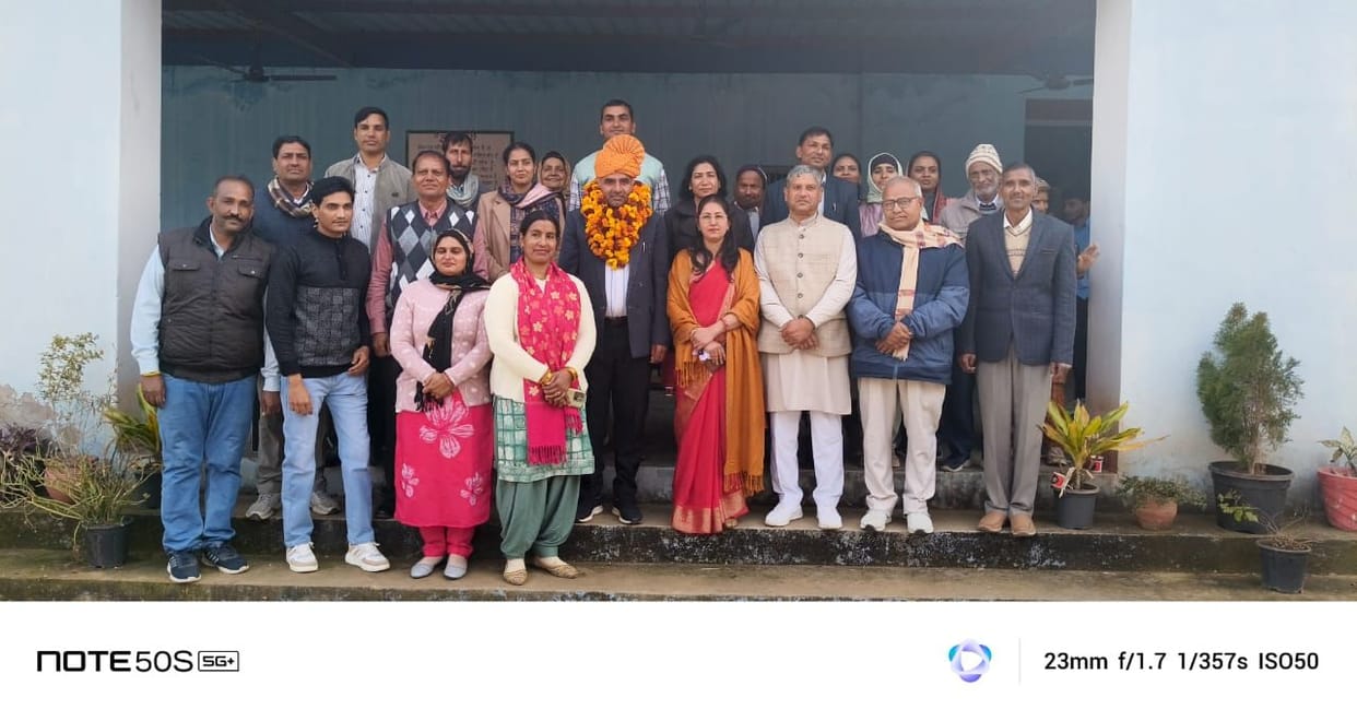 A farewell ceremony was held on the principal's retirement.