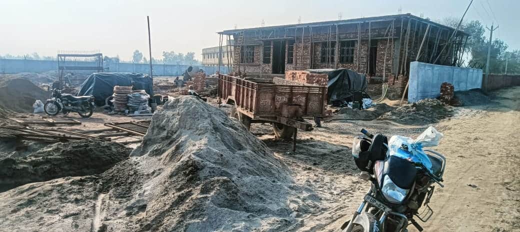 फोटो14सहावर के गांव अल्लादीनपुर में चल रहा विद्युत उपकेंद्र का निर्माण । संवाद