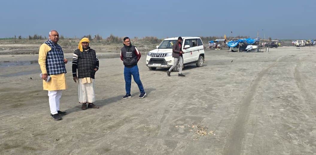 फोटो24महाशिवरात्रि के कांवड़ मेला के आयोजन को लेकर लहरा घाट का निरीक्षण करते नगर पालिका अध्यक