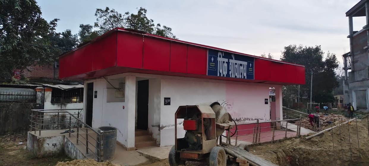 Pink toilet built in the district court, women get great relief