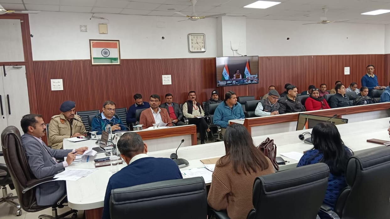 The DRO and Thanesar Tehsildar did not show seriousness in resolving the complaints, the DC issued a notice.