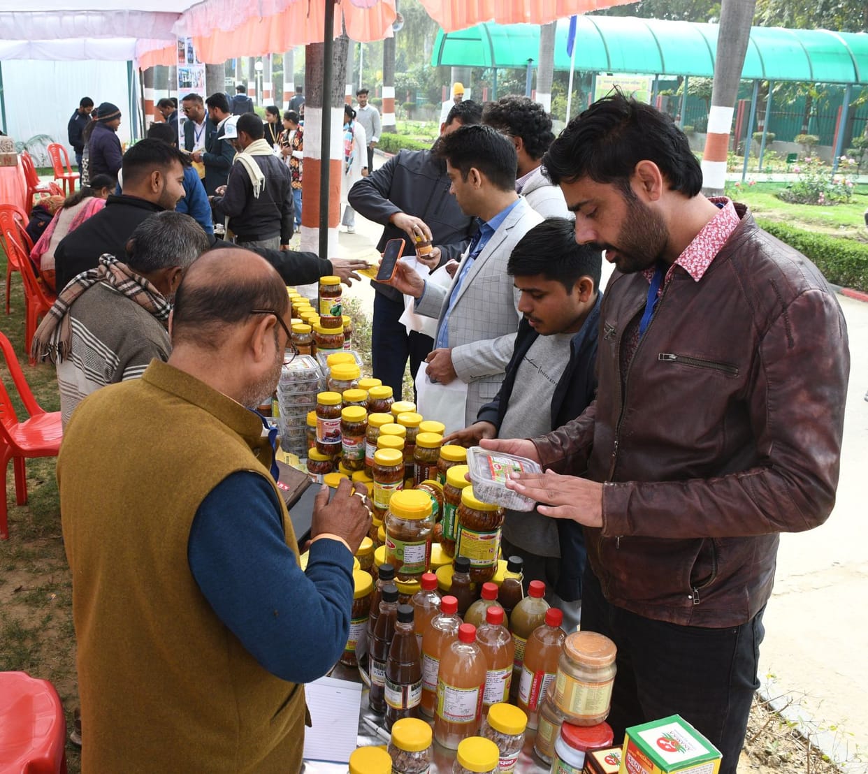 Advanced farming, new market, CIMAP's farmers fair becomes a path of hope