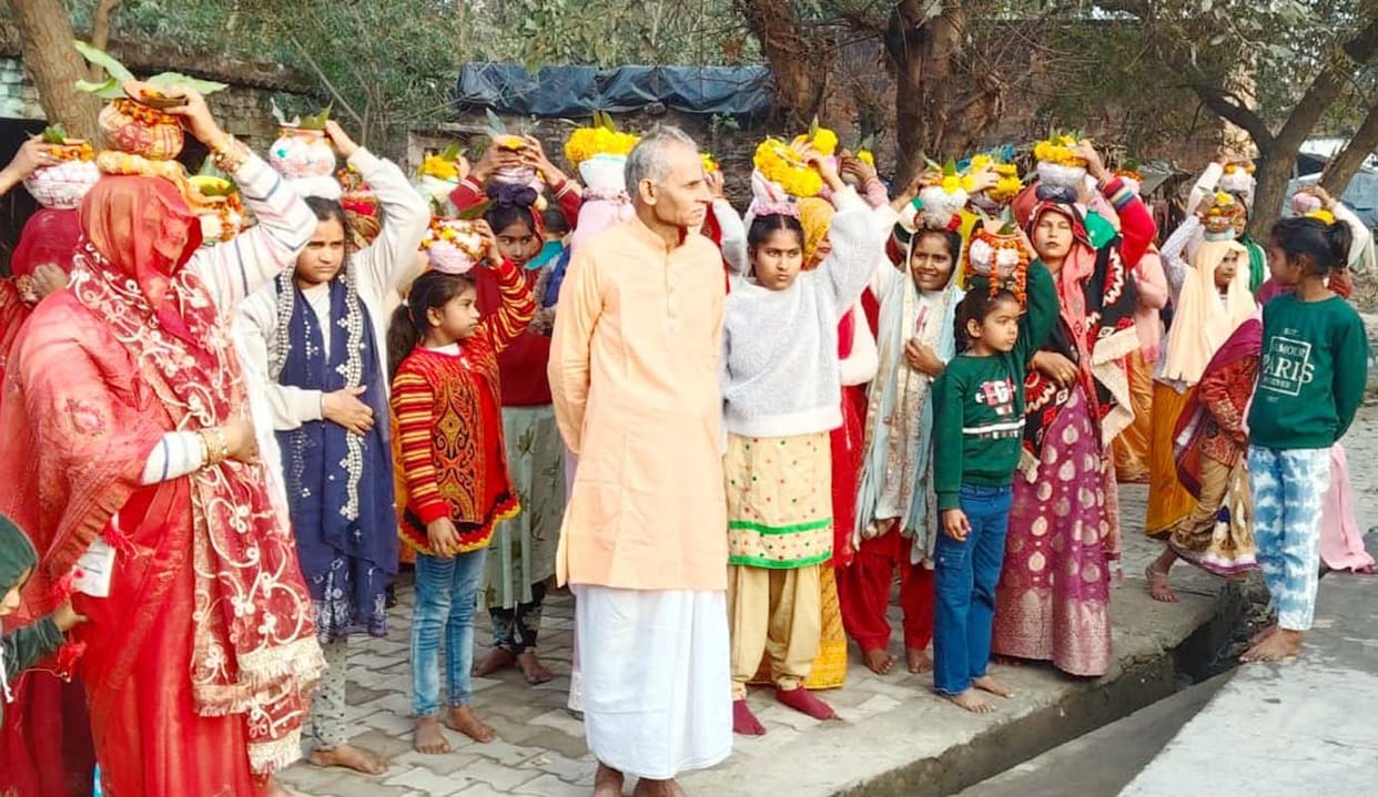 The Vishnu Mahayagna commenced in Khutar with a ceremonial procession carrying sacred water pots.