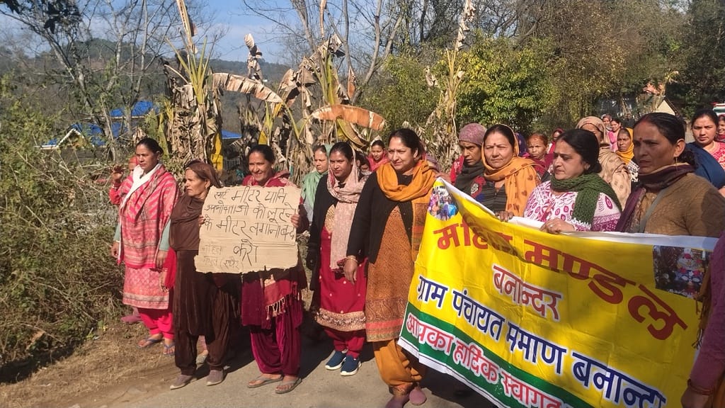Women protested against smart meters in Chalahanu