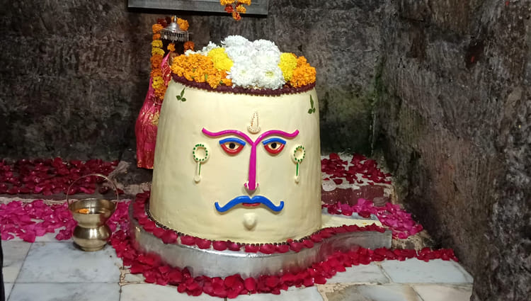 Carved form of Kaleshwar Mahadev