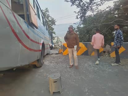 MP News: Uncontrolled bus hangs precariously on the edge of a gorge in Maihar's Charki Valley.