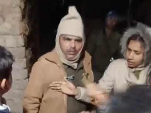 Nalanda news A video of a police station in-charge assaulting someone has gone viral in Nalanda.