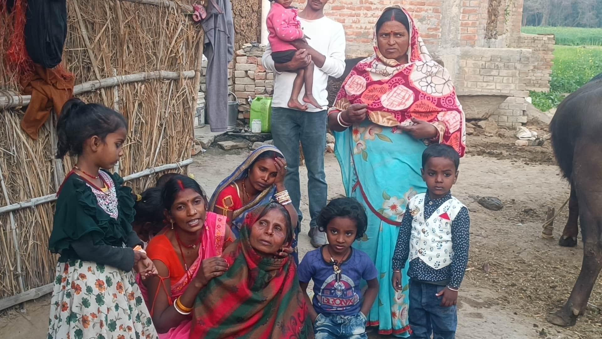 शोकाकुल परिजन