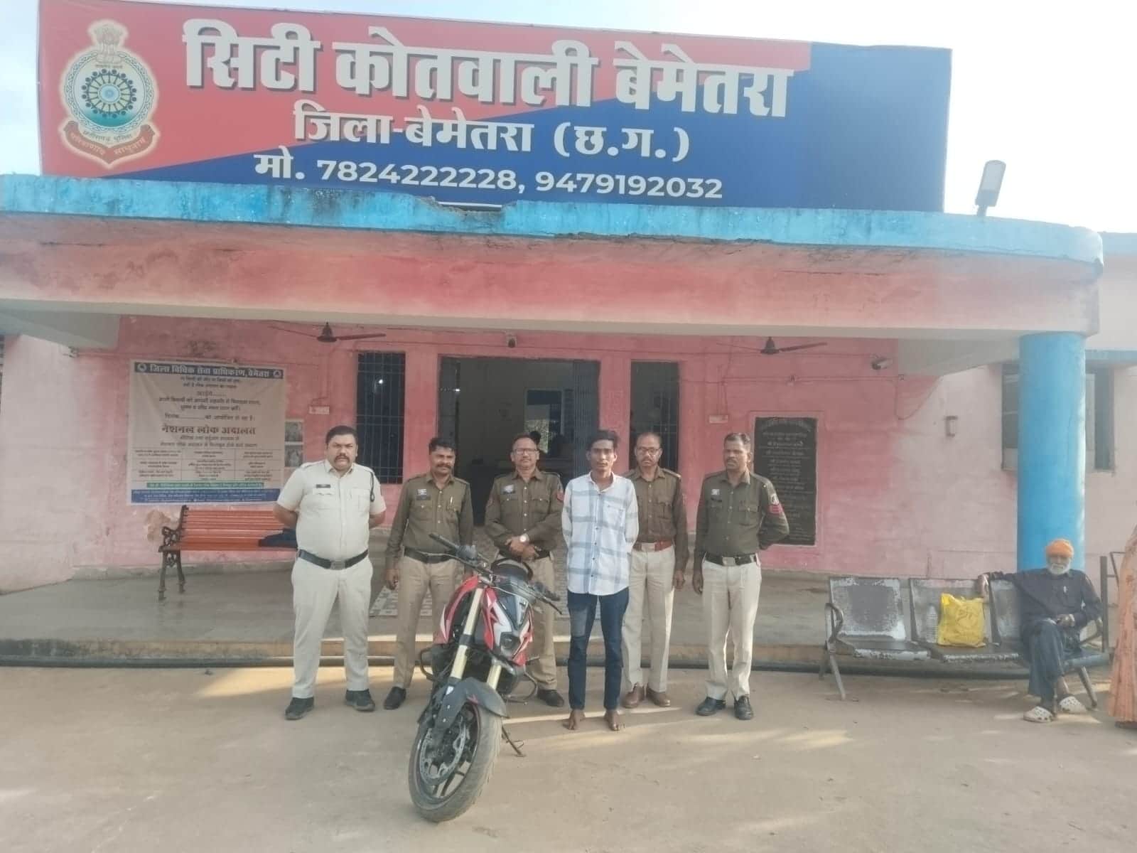 पुलिस ने आरोपी को गिरफ्तार कर लिया है
