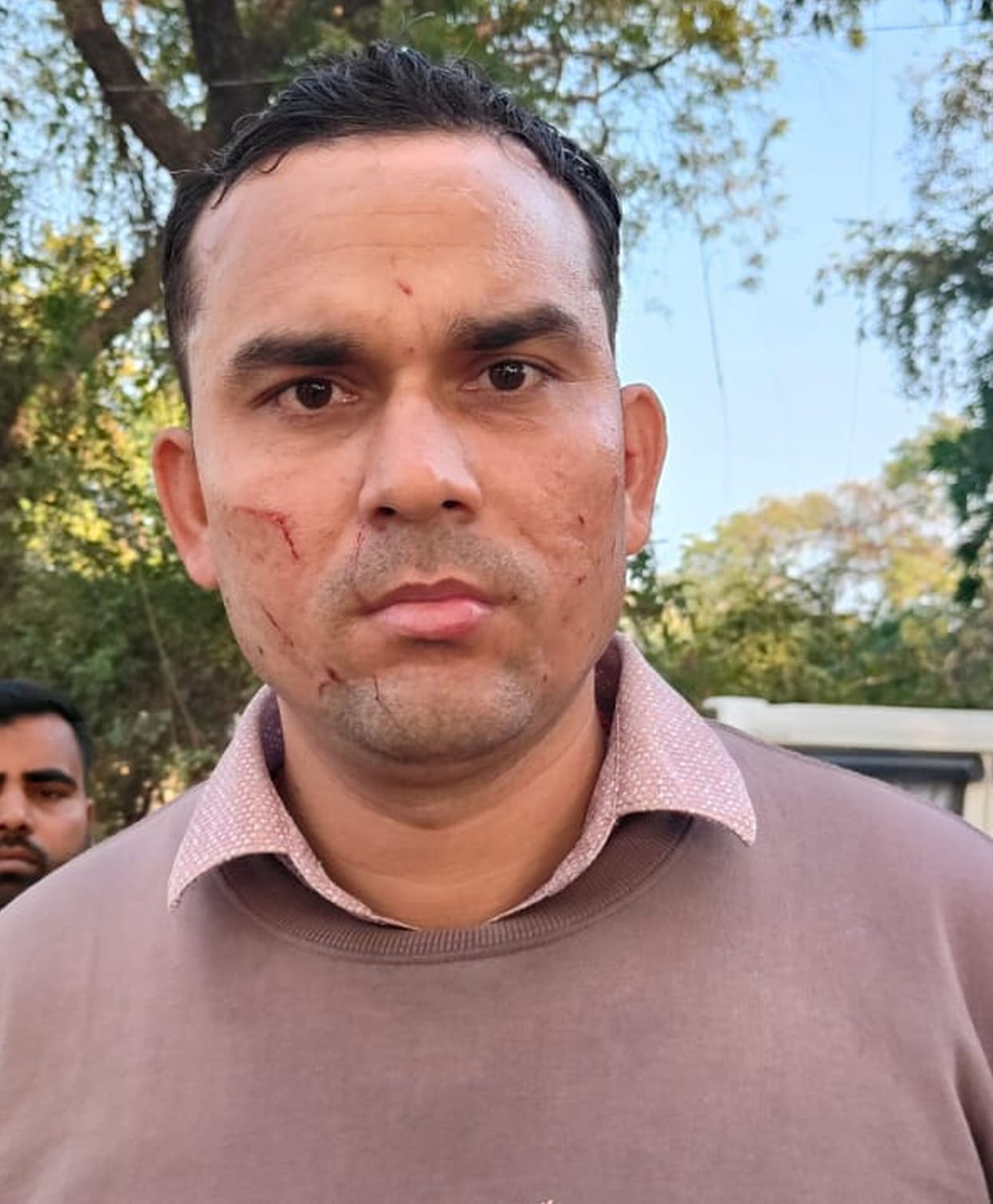 JE and contract workers were chased and beaten for making a video of electricity theft.