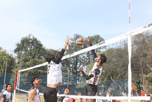 Arya PG and DAV PG College teams in the finals