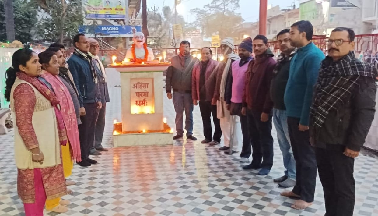 Tribute paid to immortal martyrs by lighting lamps on Martyrs' Day