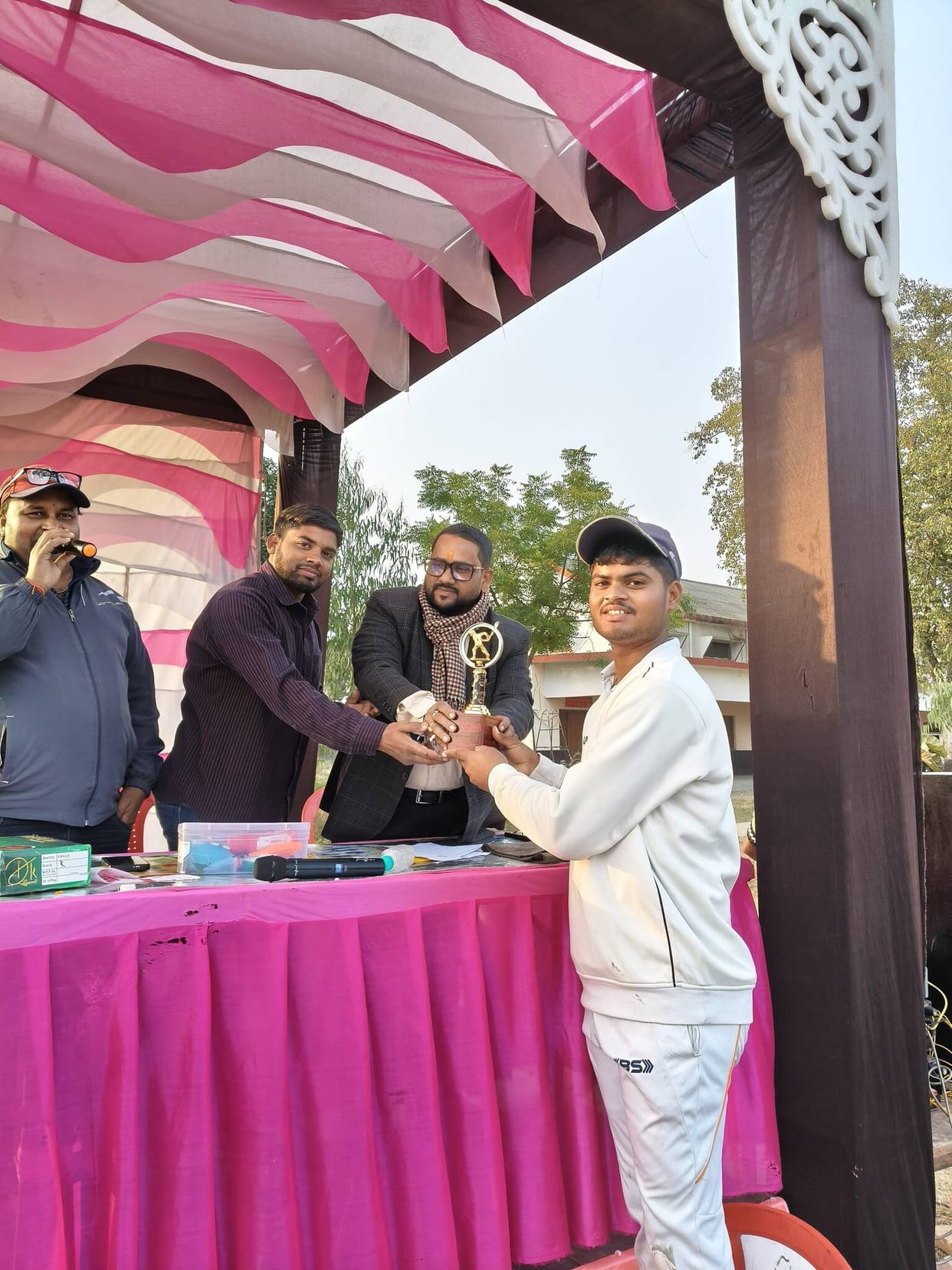 Dhruv Tomar of Agra shines in Deoria