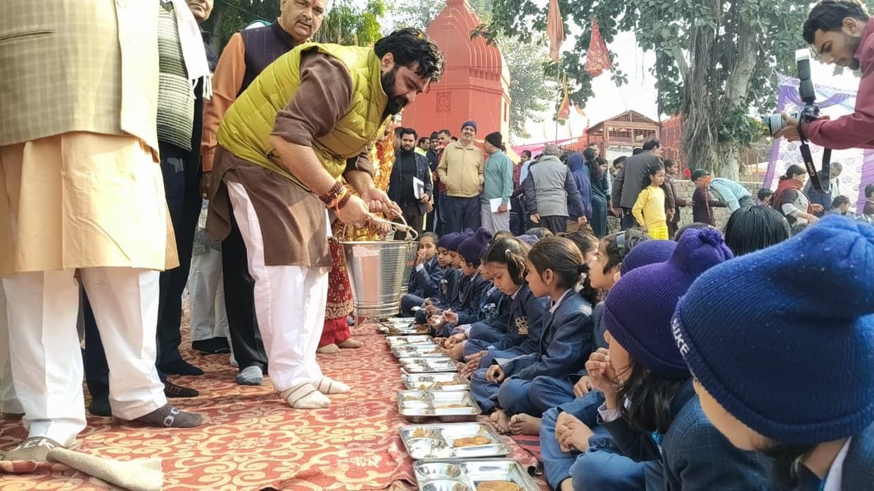 A grand worship ceremony was performed for 15,000 girls.