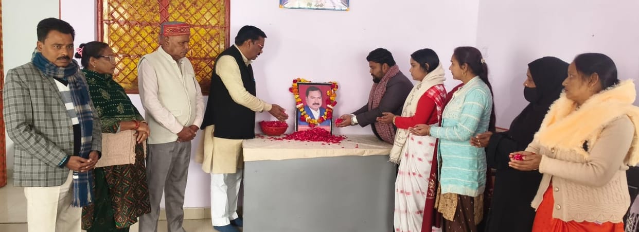 Tributes were paid on the fifth death anniversary of advocate Daulatram.