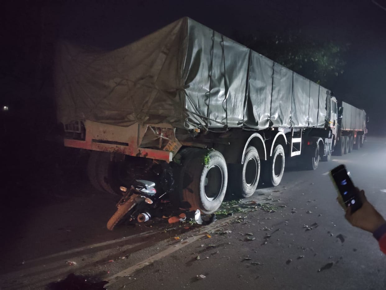 Siddharthnagar News : Bike collides with truck, youth killed