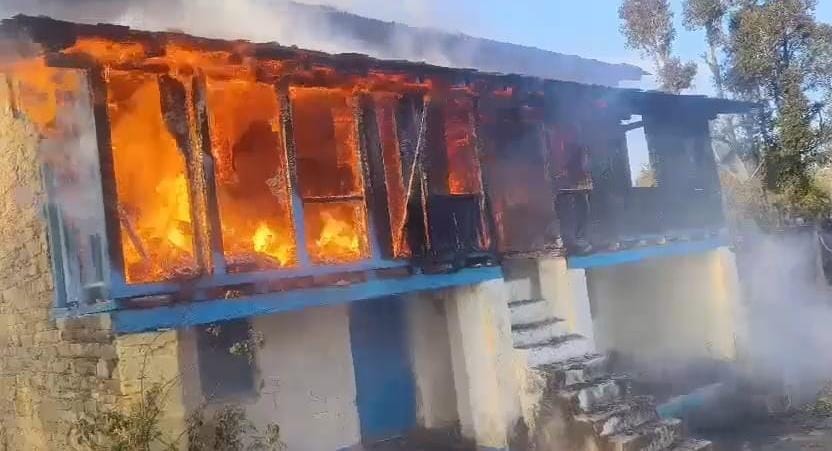 A massive fire broke out in a two-storey house, goods worth lakhs burnt.