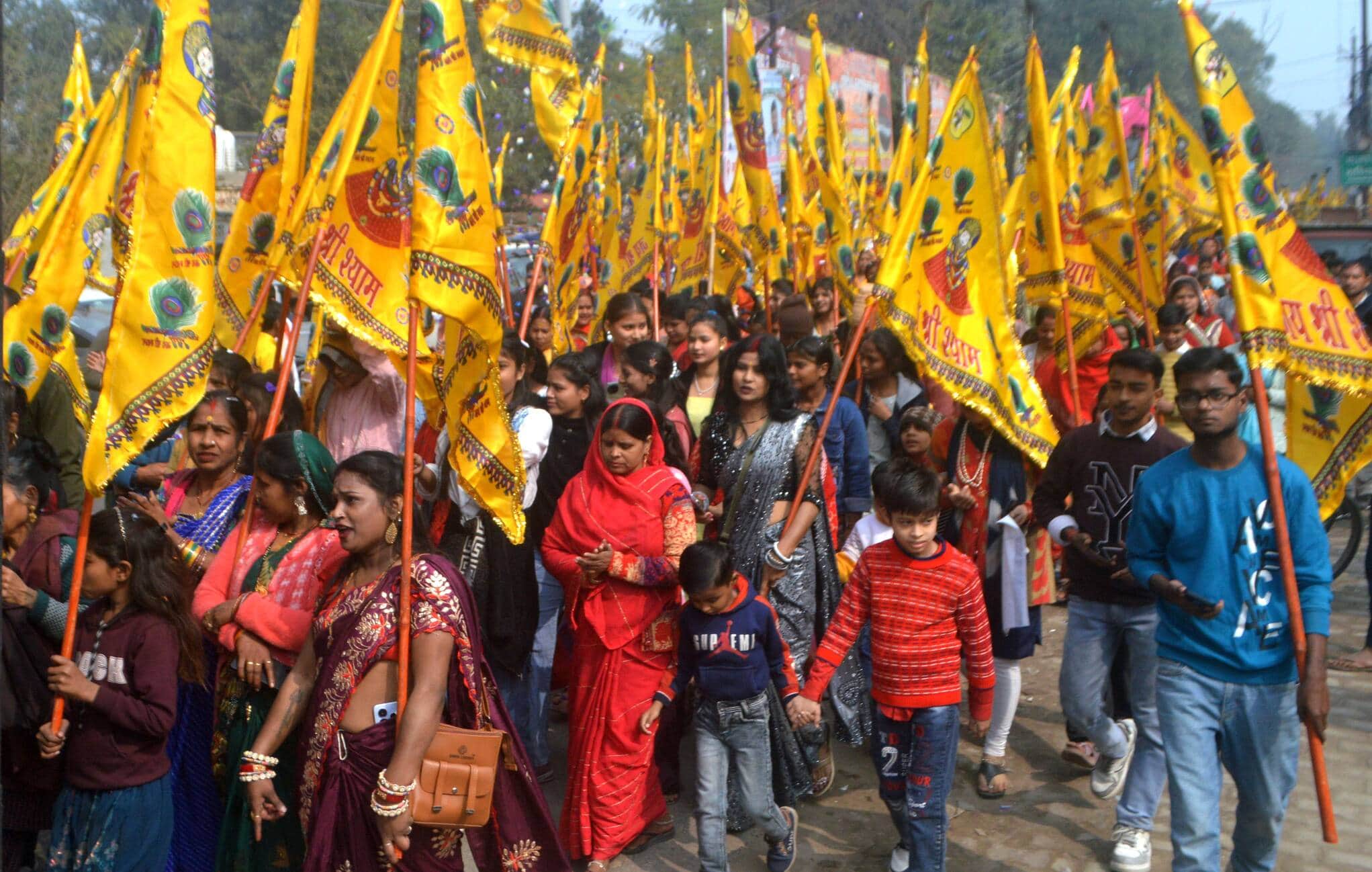 फोटो-06-  खाटू श्याम निशान यात्रा में शामिल महिलाएं। संवाद