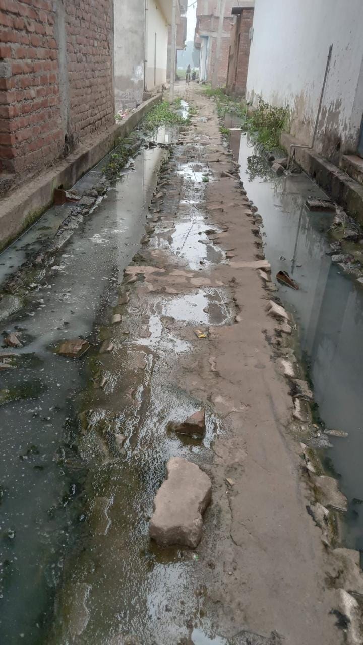 Difficulty in getting out of the waterlogged street