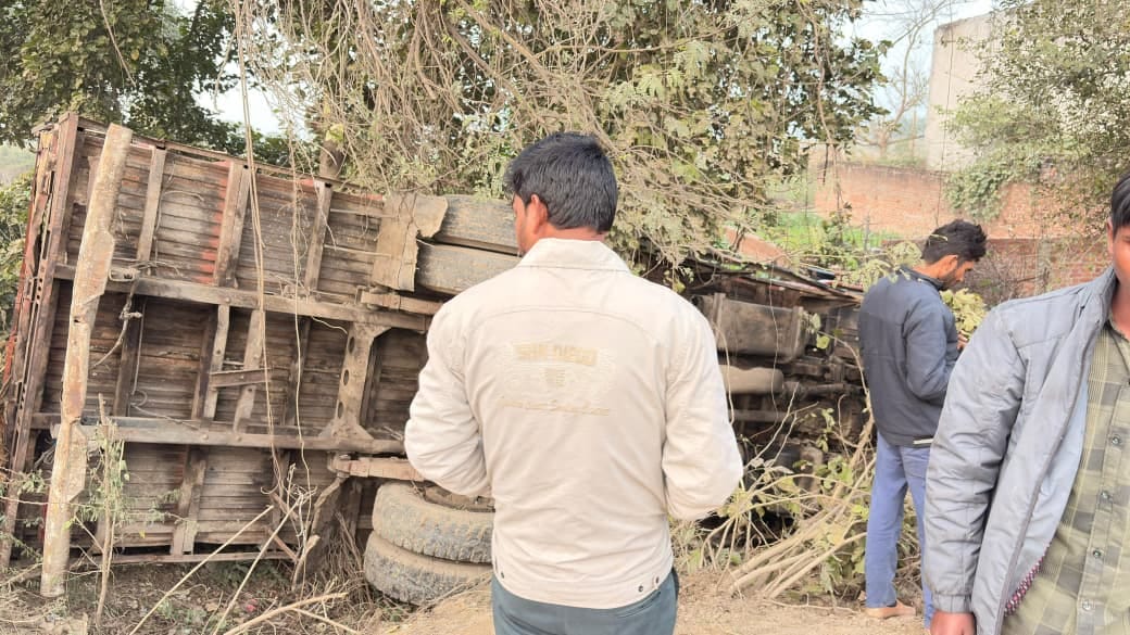 Mini truck loaded with cold drinks overturned