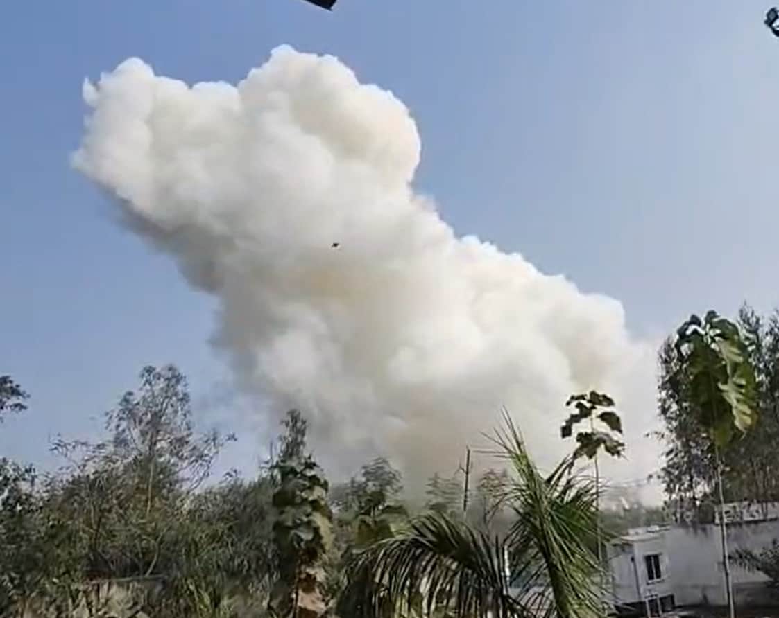 फोटो-54-आईपीएल फैक्टरी से उठता धुएं का गुबार। वीडियो ग्रैब