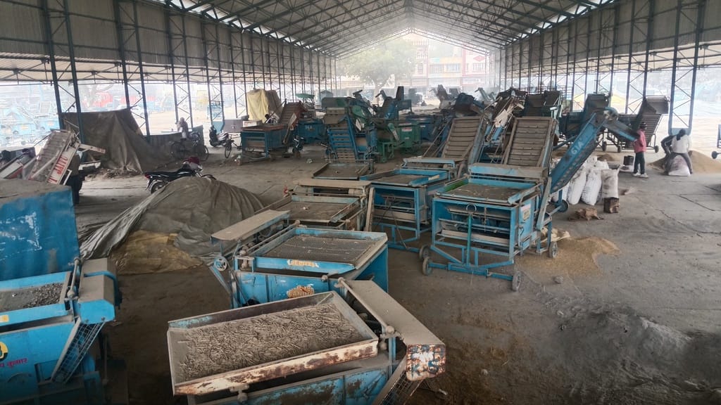The grain market sheds were converted into parking lots for machines, and farmers' produce was kept in the open