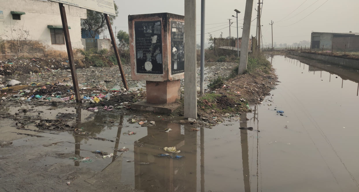 Villagers are suffering due to the dirty water filled in the main street, they are preparing to appeal to the MLA.