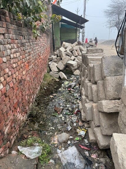 Due to lack of sewer, dirty water is entering the houses, anger among the villagers.
