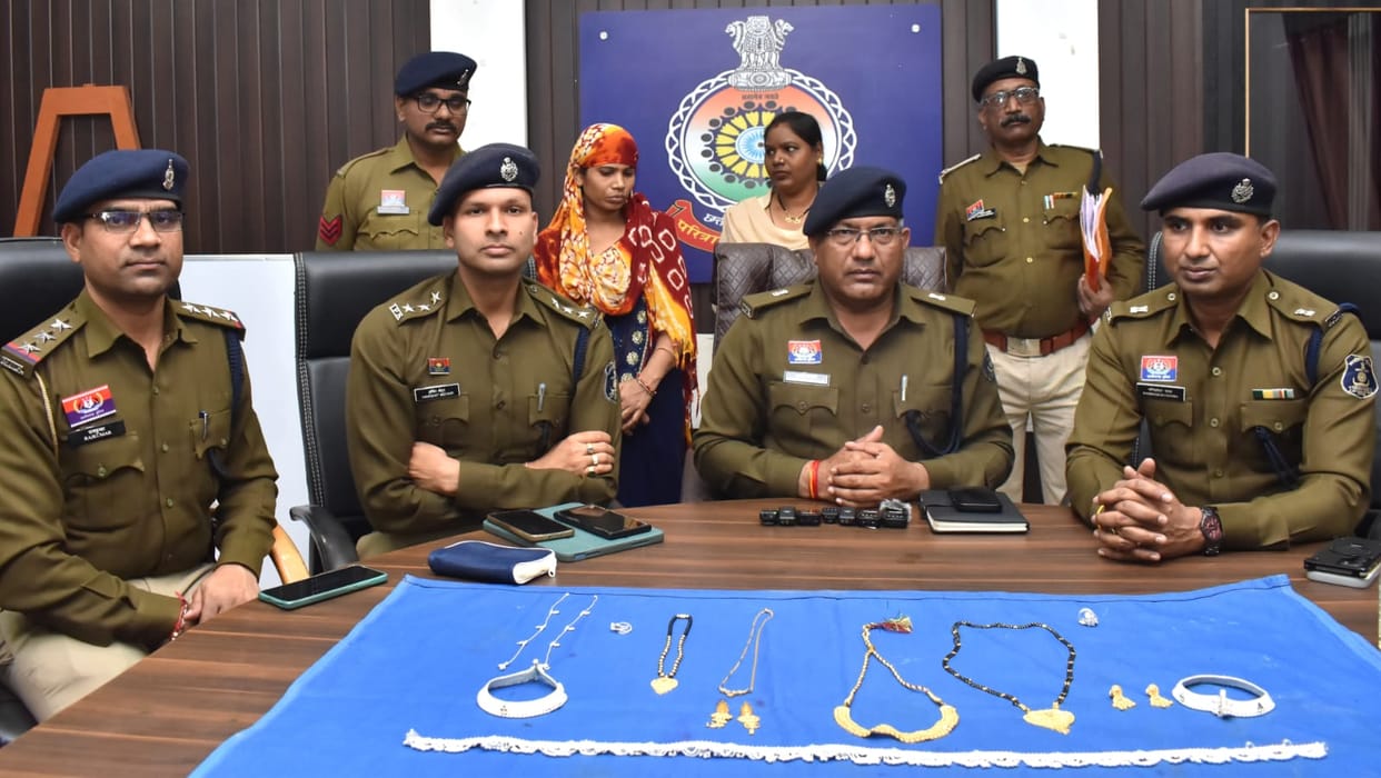 woman working as a domestic help at a lawyer house committed a theft worth lakhs of rupees in Durg