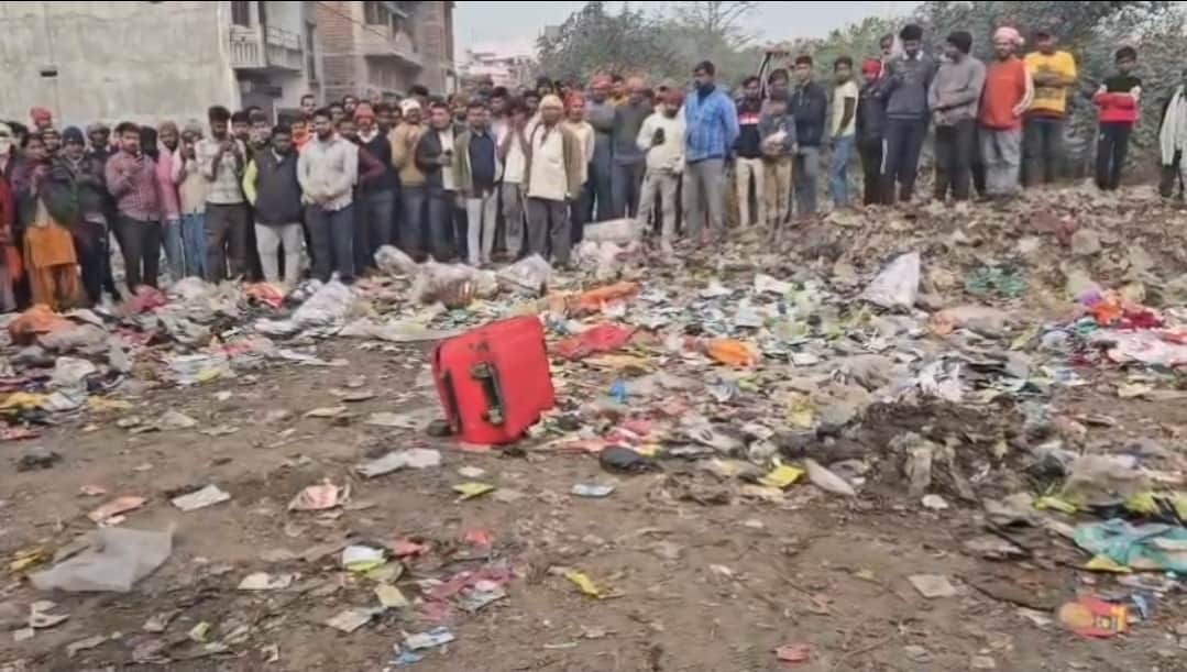 घटनास्थल पर जुटी भारी भीड़