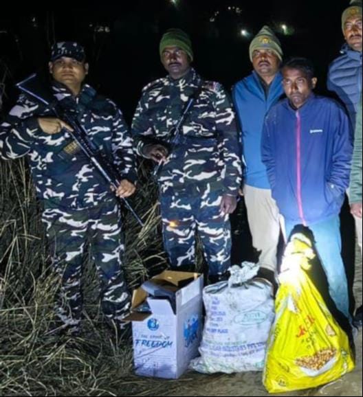 Siddharthnagar News : Panchayat elections heavy... Smuggling of liquor at border
