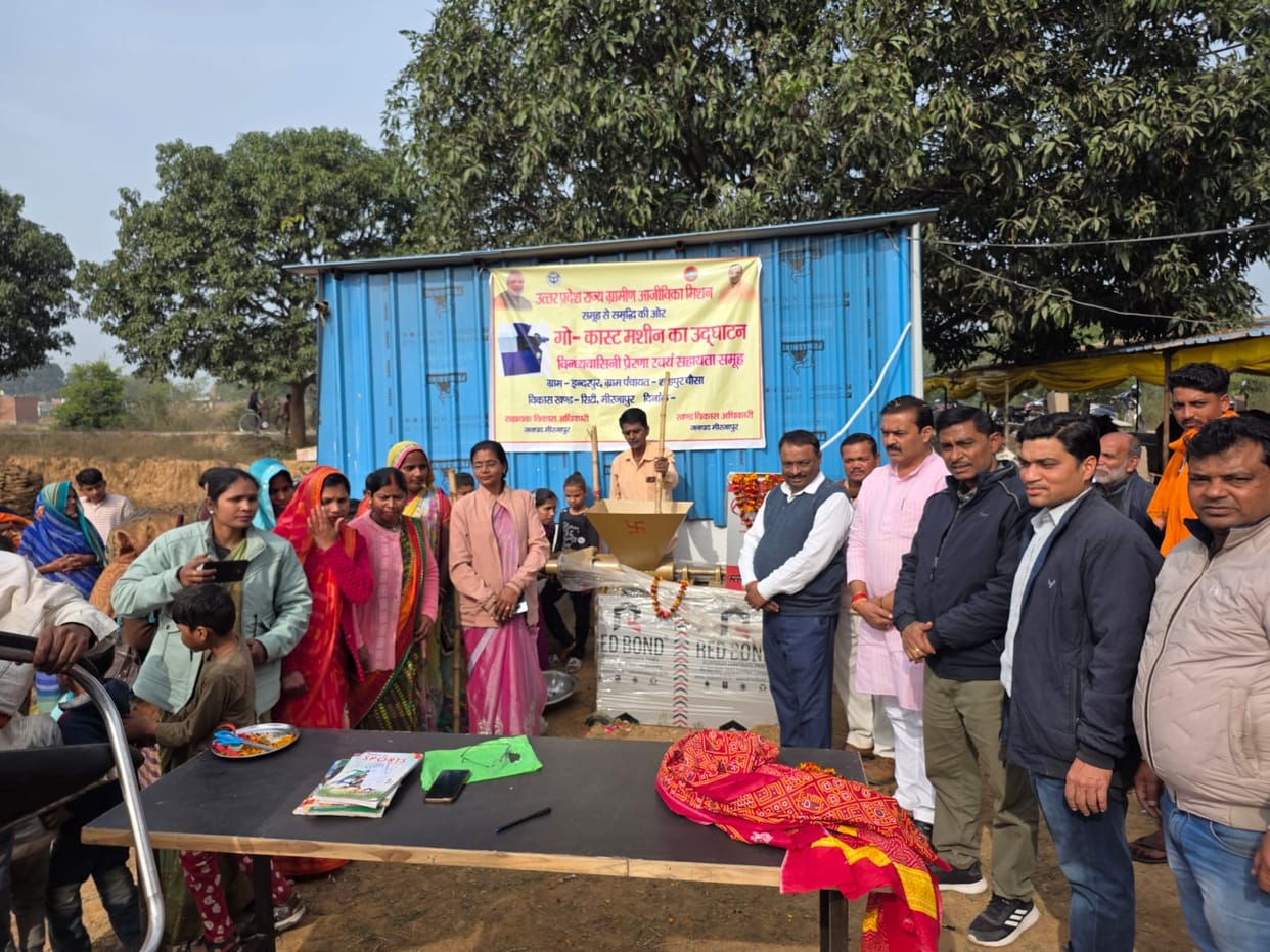 The cow dung machine will convert about 500 kg of cow dung into wood in an hour.