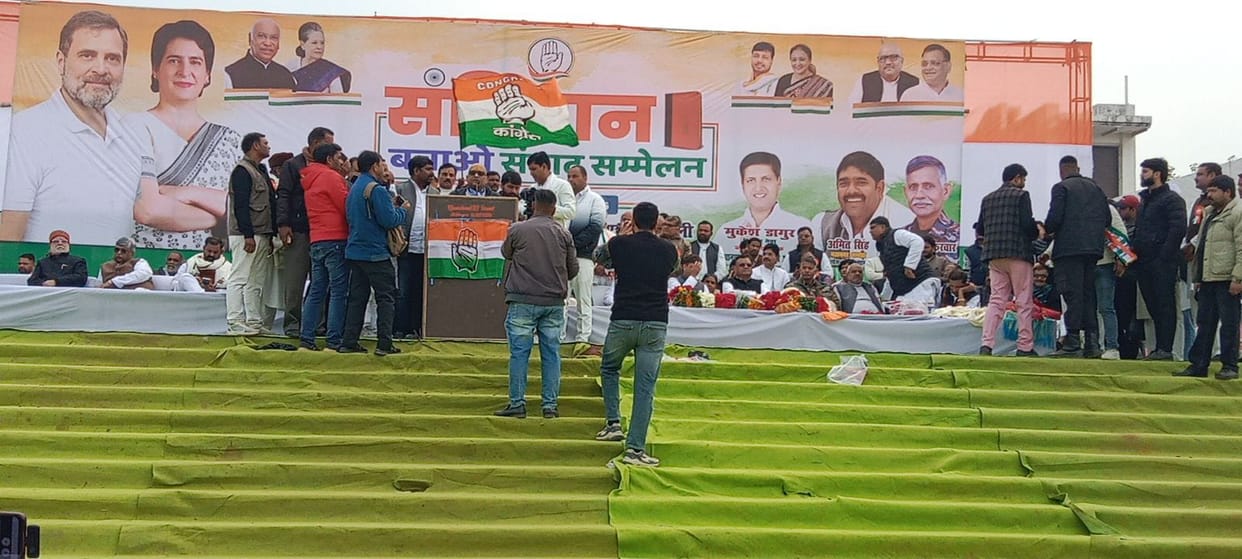 Farmers, laborers and common people should support Congress in saving the Constitution.